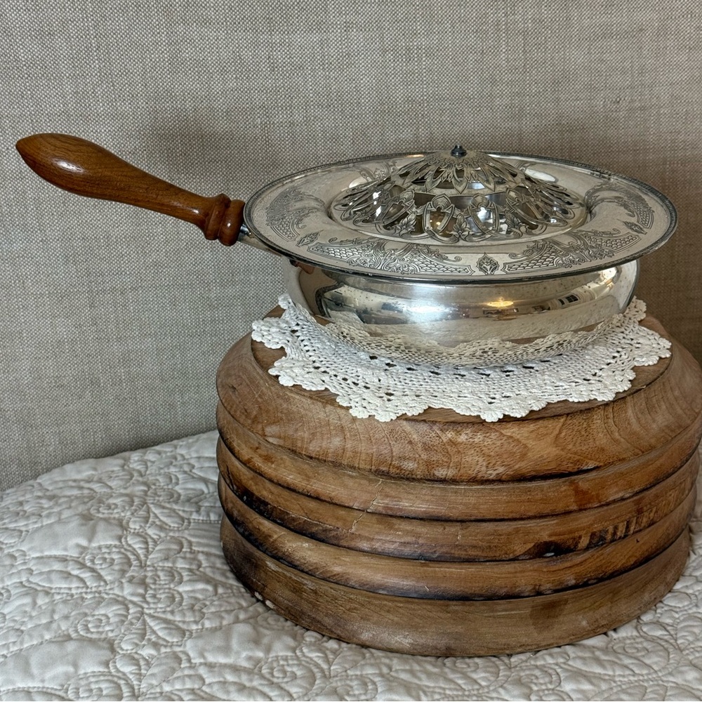 Vintage/Pairpoint Silverplate Chafing Dish EP Brass,EPNS Pierced Lid Wood Handle